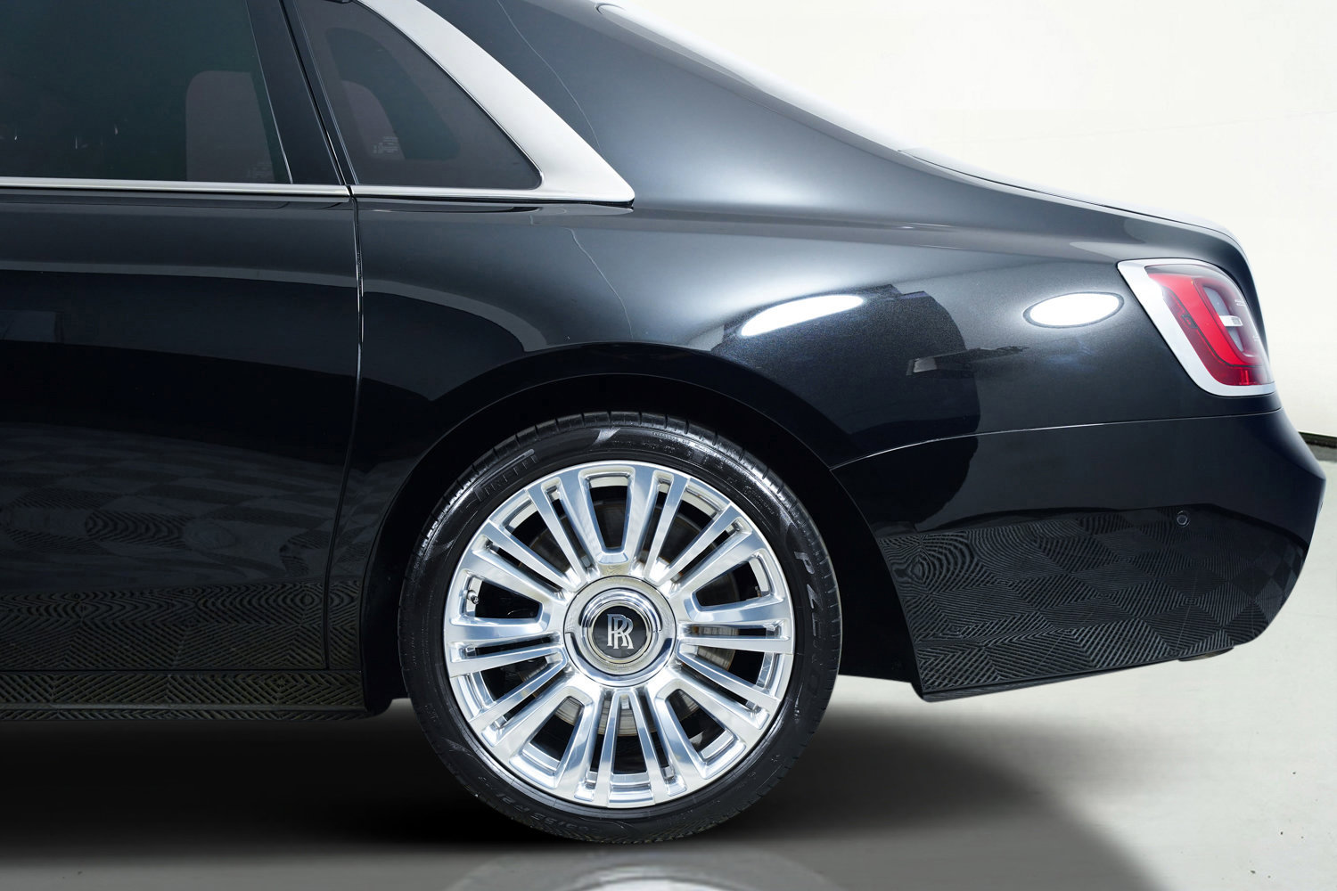 Used 2022 Rolls-Royce Ghost image 43