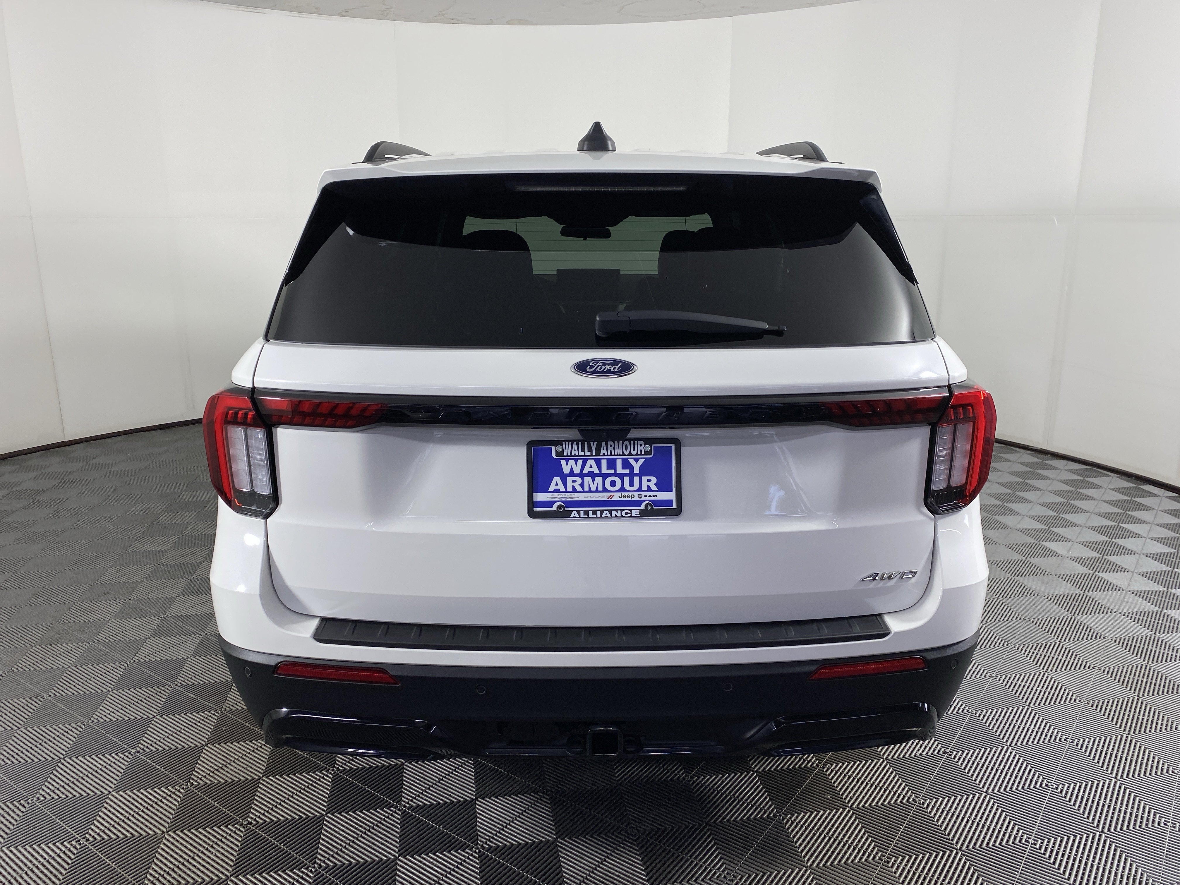 Used 2025 Ford Explorer ST-Line AWD/4WD image 9