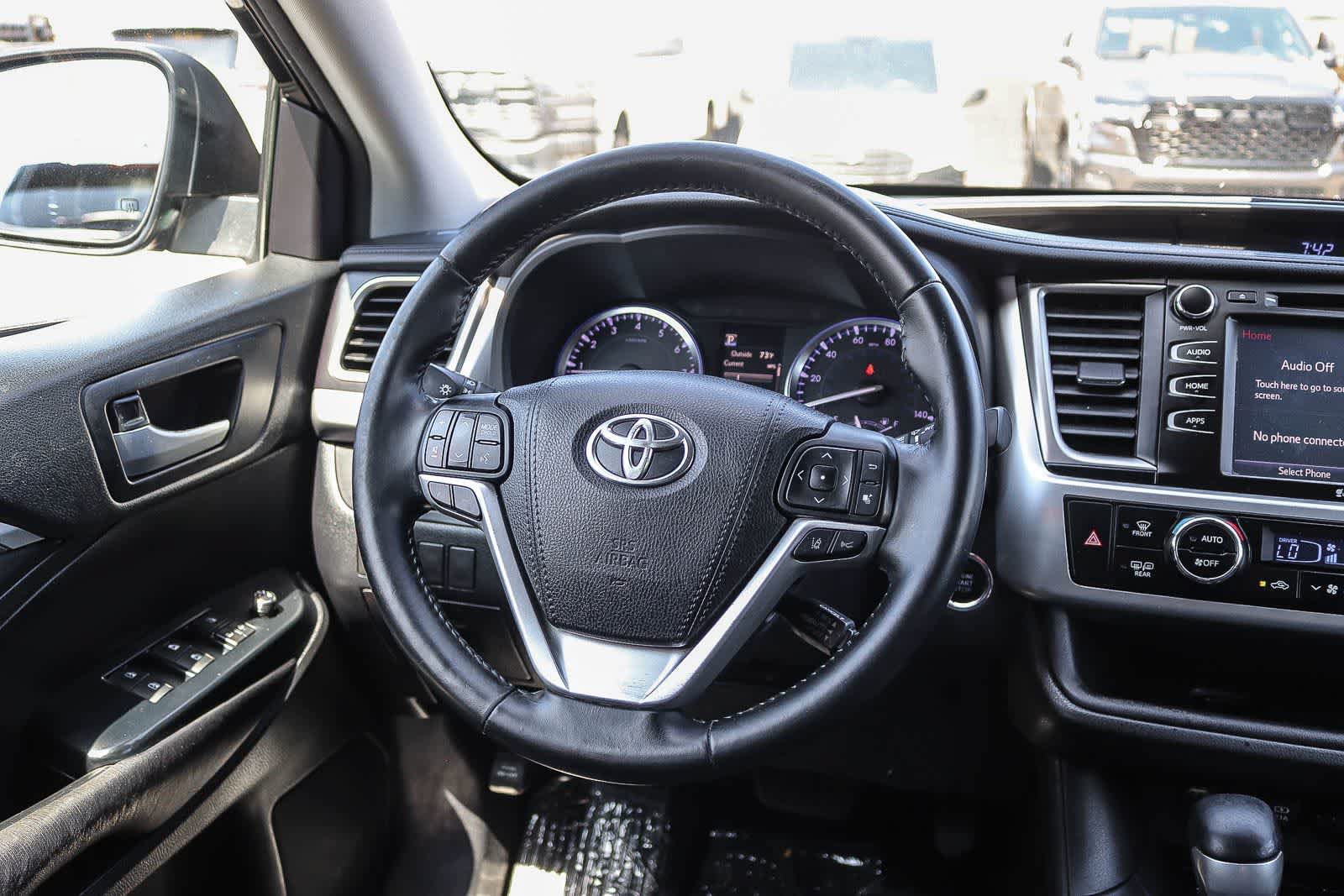 Used 2018 Toyota Highlander SE FWD image 15