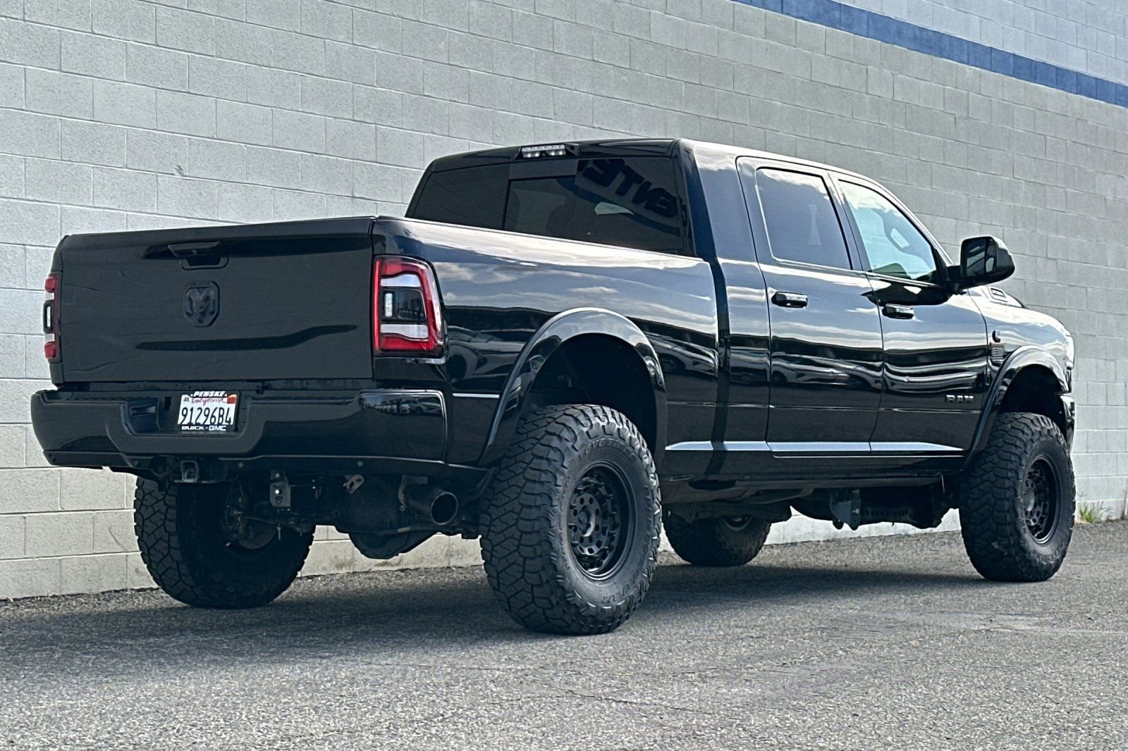 Used 2020 RAM 2500 Laramie w/ Night Edition AWD/4WD image 4