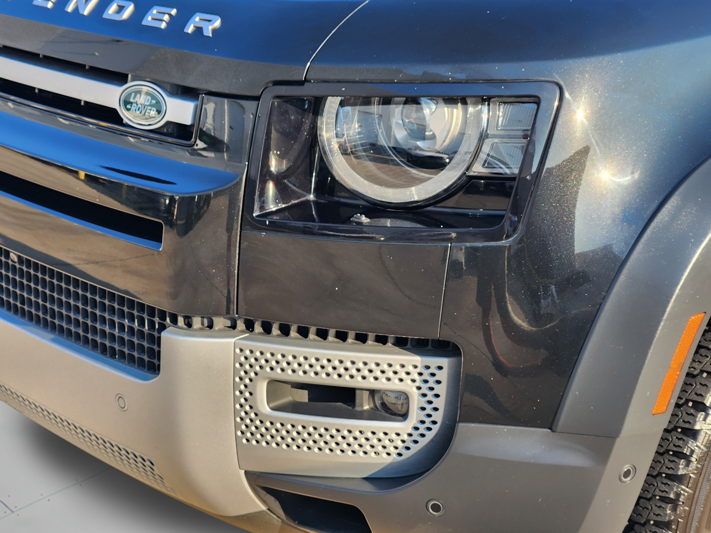 Certified 2022 Land Rover Defender 110 SE AWD/4WD image 32