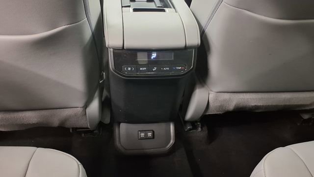 Used 2020 Toyota Highlander XLE image 20