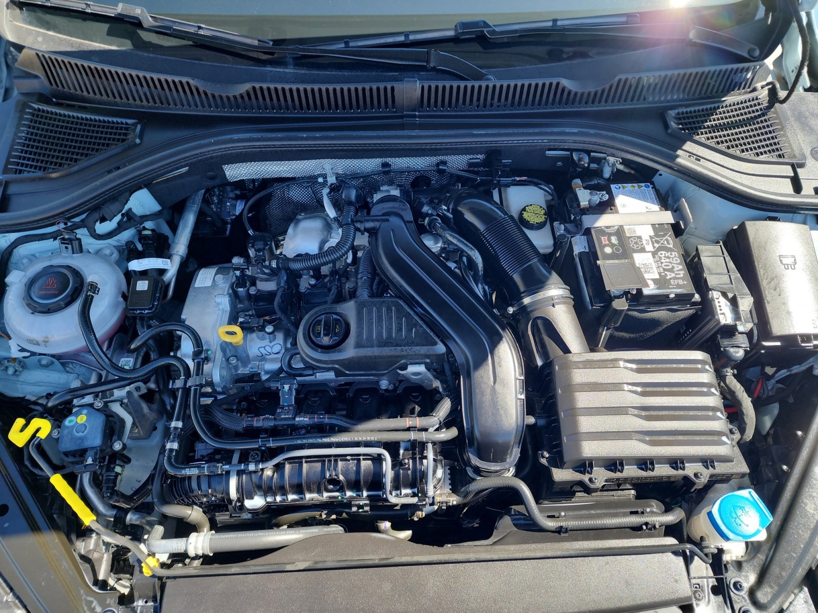 Certified 2025 Volkswagen Jetta Sport image 22