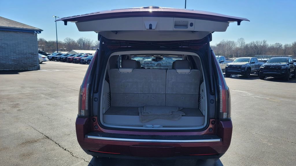 Used 2016 Cadillac Escalade Luxury image 6