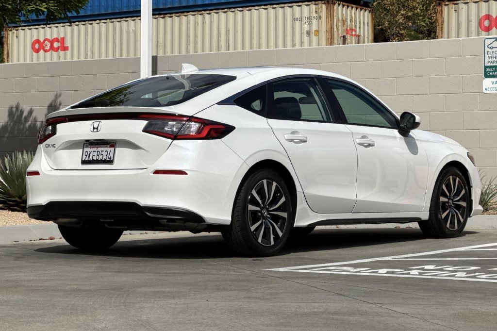 Certified 2024 Honda Civic EX-L image 9