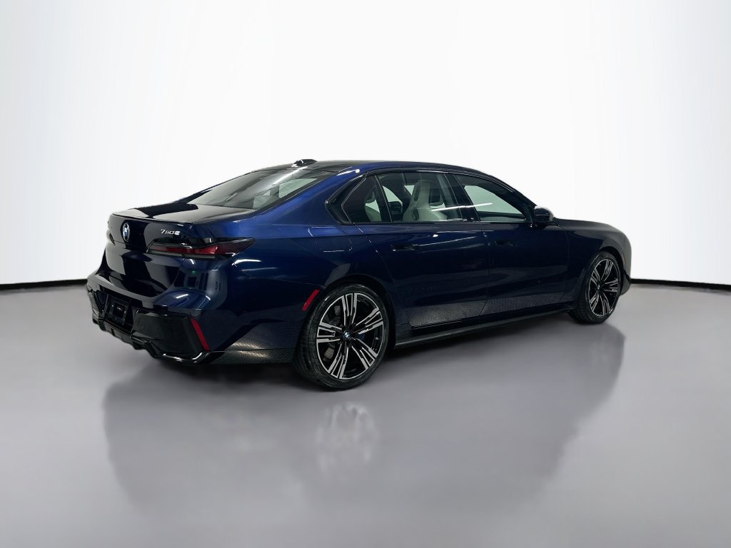 Used 2026 BMW 750e xDrive AWD/4WD image 9