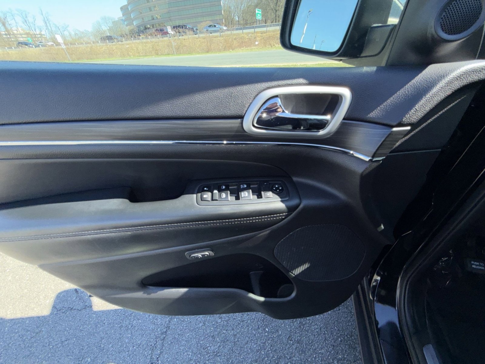 Used 2019 Jeep Grand Cherokee Limited image 15