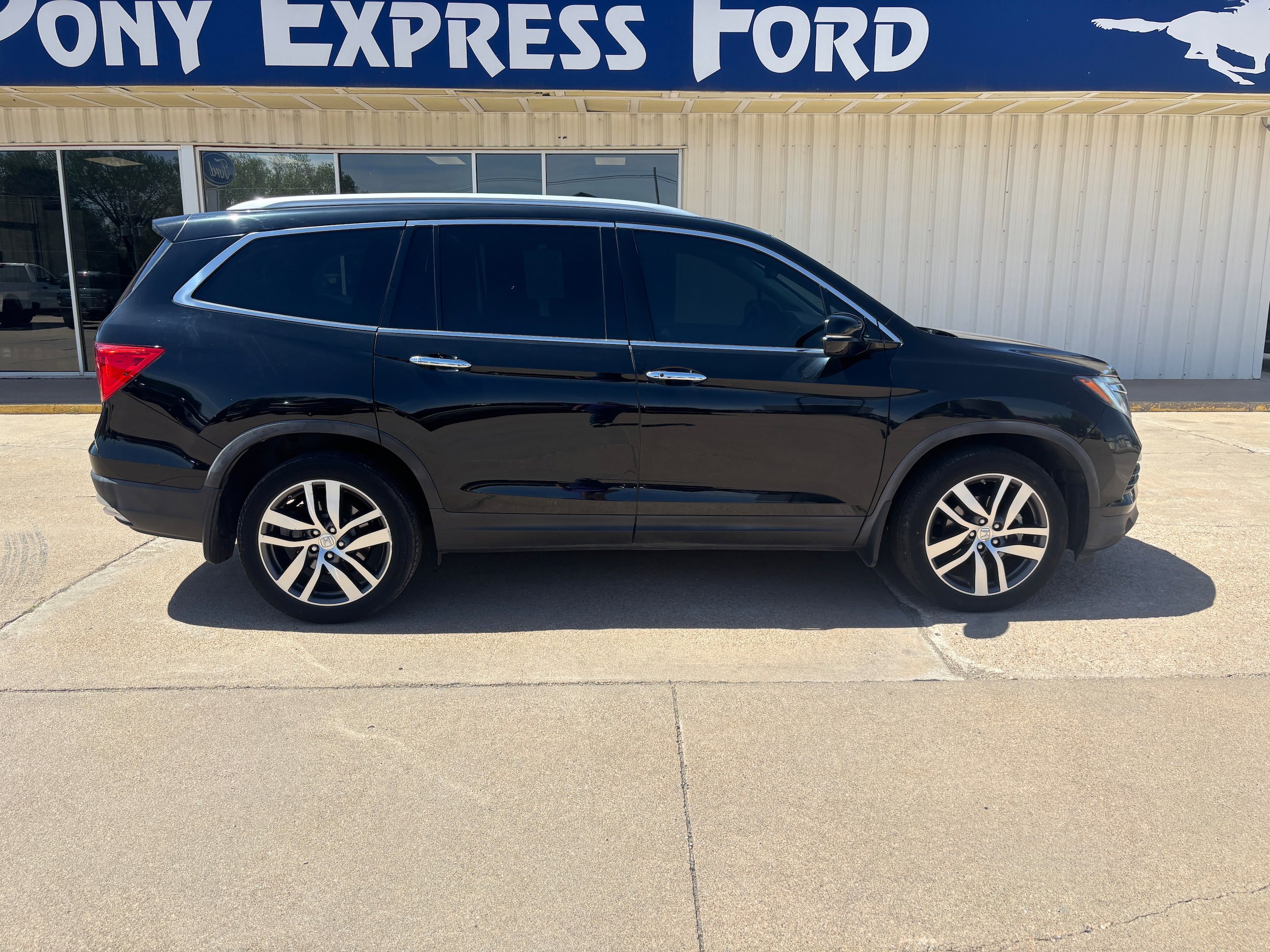 Used 2016 Honda Pilot Elite image 2
