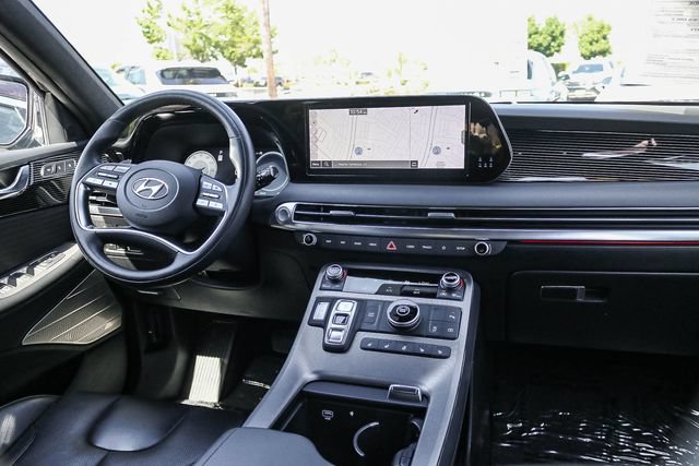 Certified 2024 Hyundai Palisade Calligraphy FWD image 16