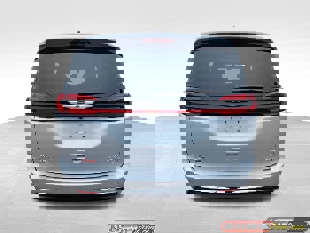 New 2026 Chrysler Pacifica Limited image 4