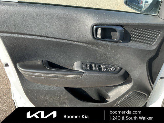 Used 2024 Hyundai Venue Limited image 16