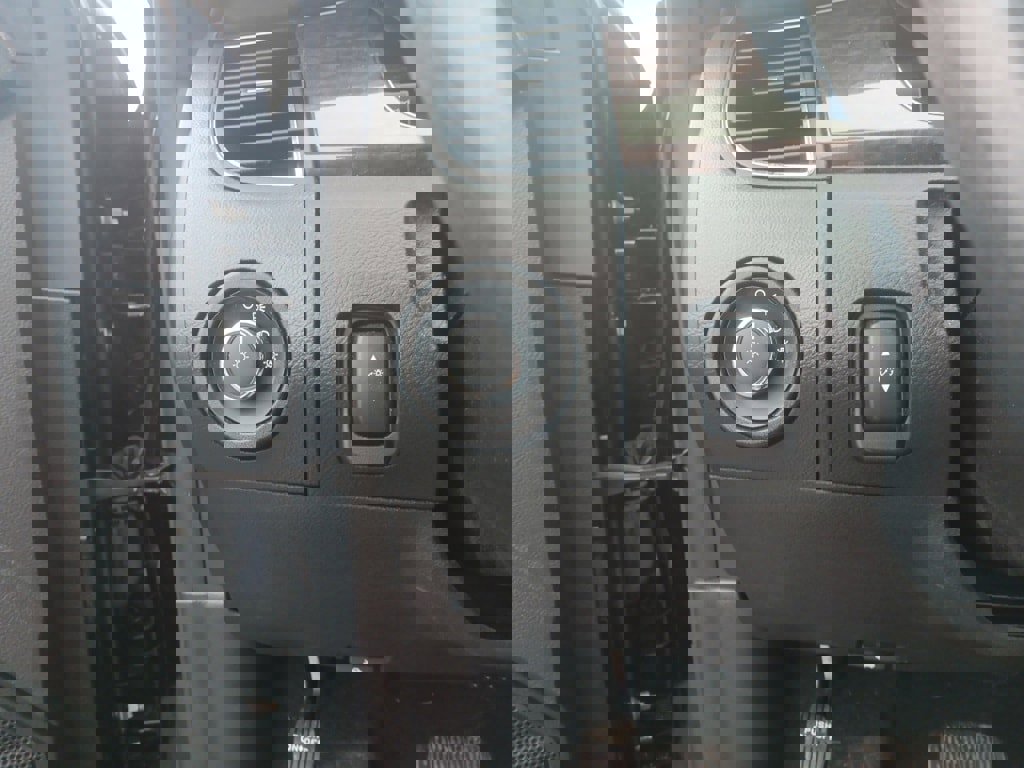 Used 2018 Ford Taurus Limited image 27