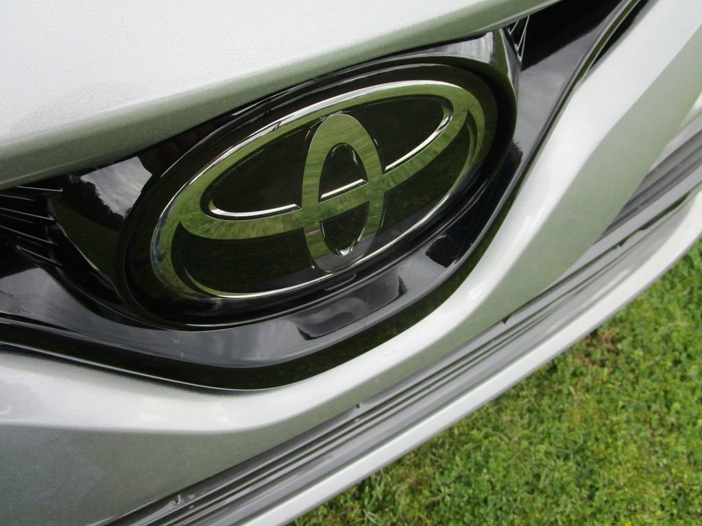 Used 2018 Toyota Camry XLE image 24