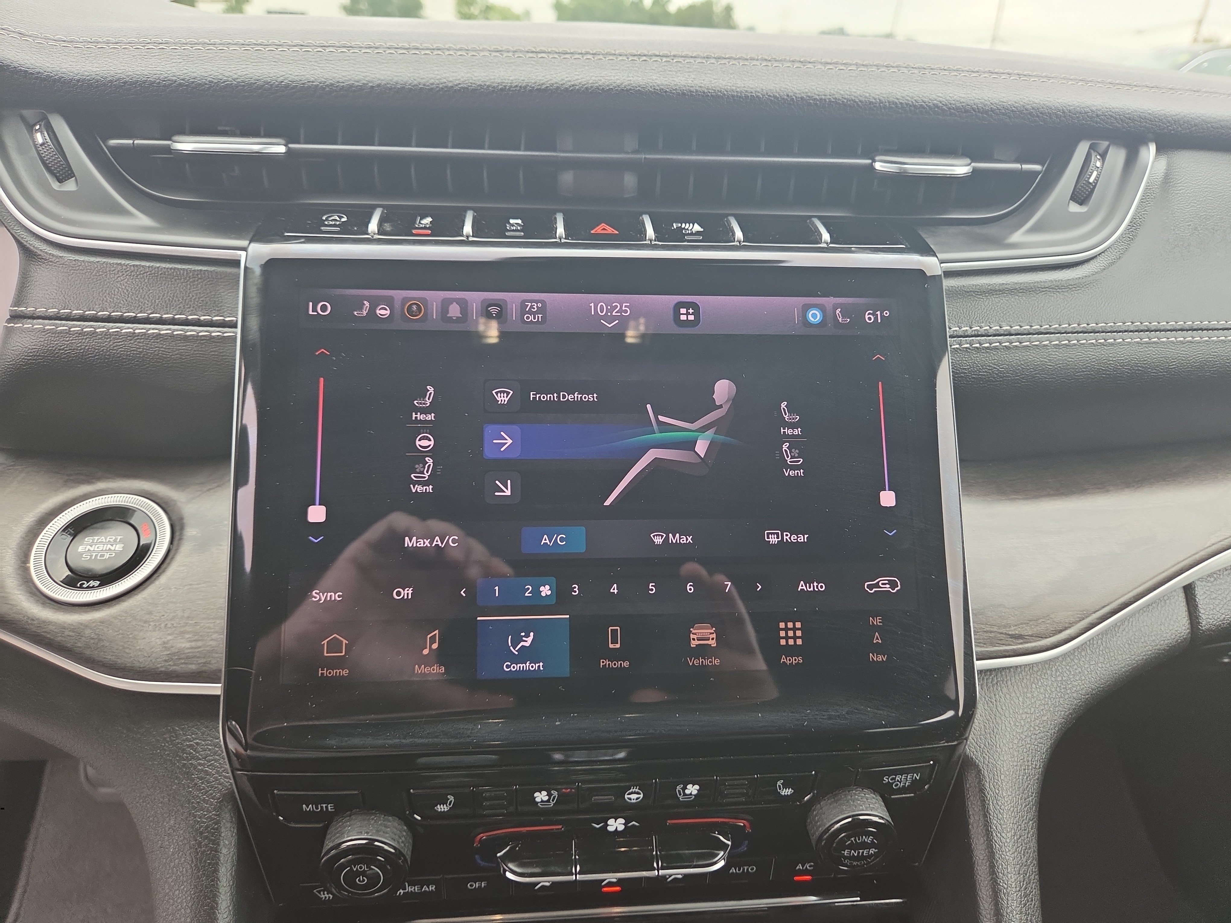 Certified 2025 Jeep Grand Cherokee Limited w/ Luxury Tech Group II AWD/4WD image 5