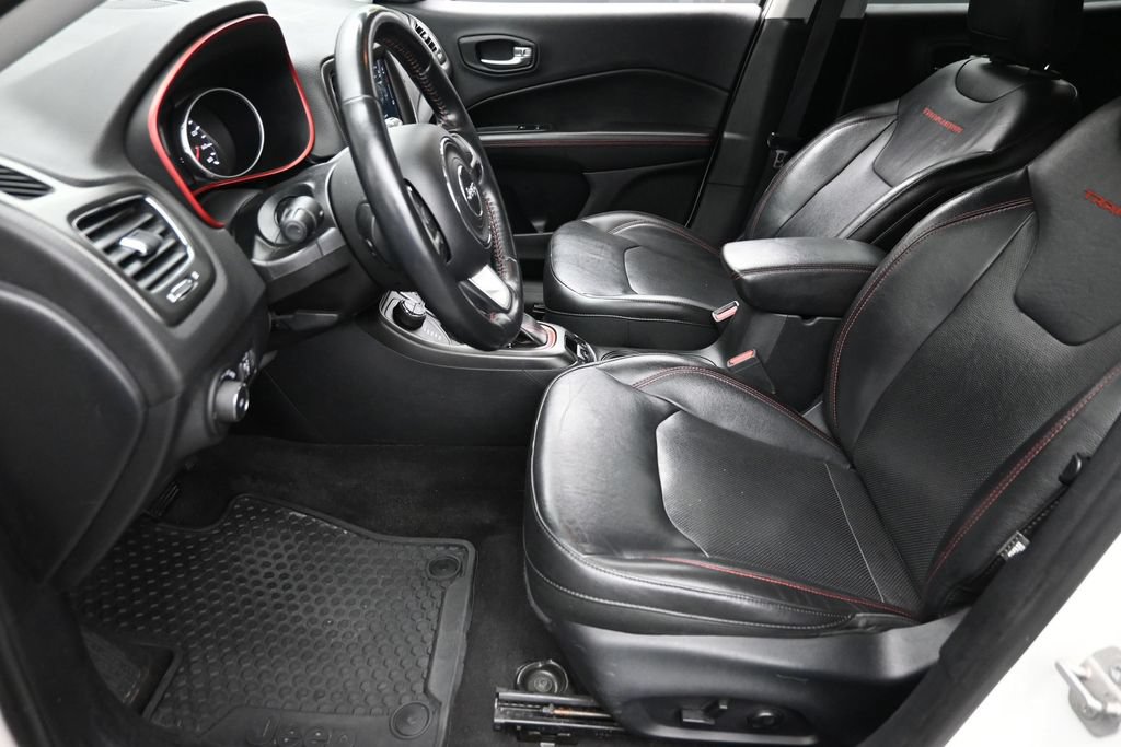 Used 2018 Jeep Compass Trailhawk w/ Leather Interior Group AWD/4WD image 16