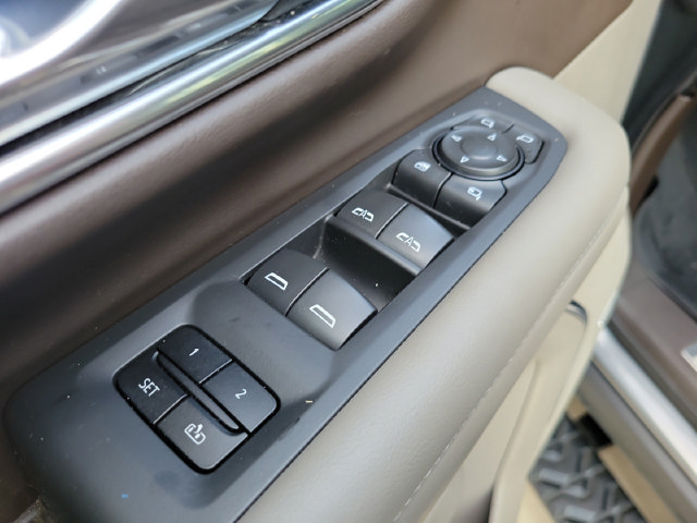 Used 2021 Chevrolet Tahoe Z71 w/ Luxury Package AWD/4WD image 13