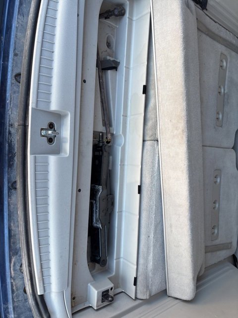 Used 2006 Jeep Commander Limited image 34