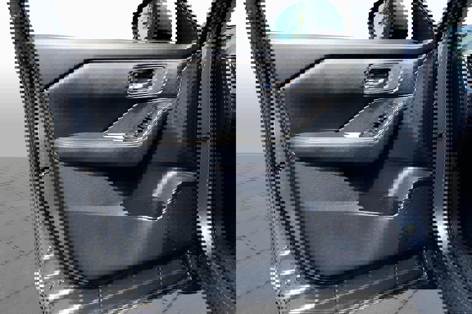 Used 2025 Nissan Rogue SV image 20