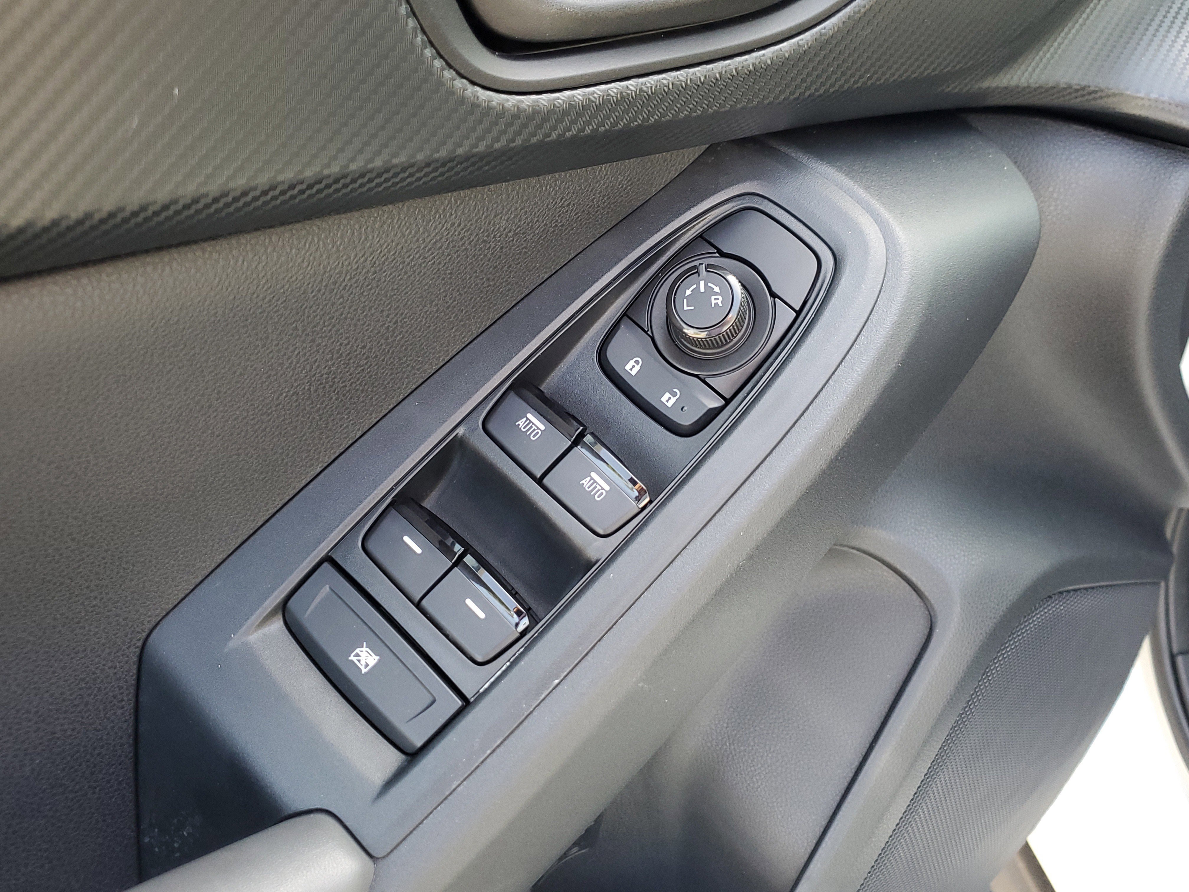 Used 2025 Subaru Crosstrek 2.0i image 18