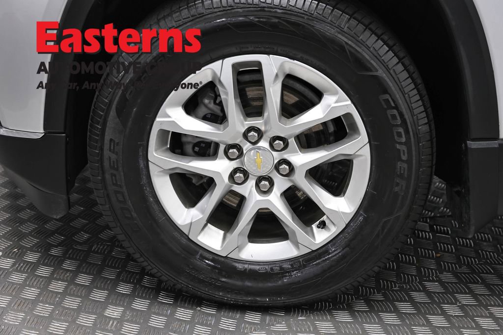 Used 2021 Chevrolet Traverse LT image 32