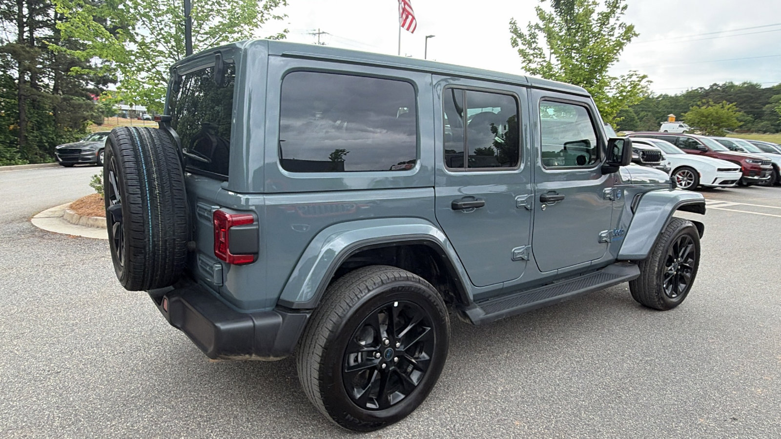 Used 2025 Jeep Wrangler Unlimited Sahara AWD/4WD image 8