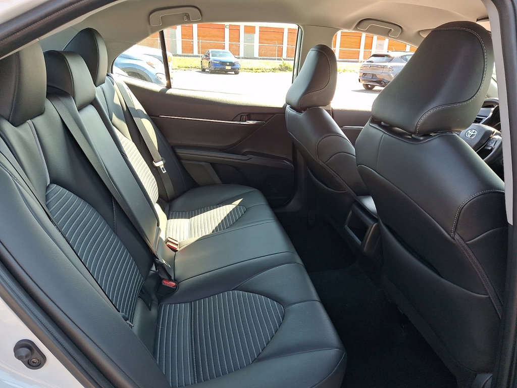 Used 2024 Toyota Camry SE image 15