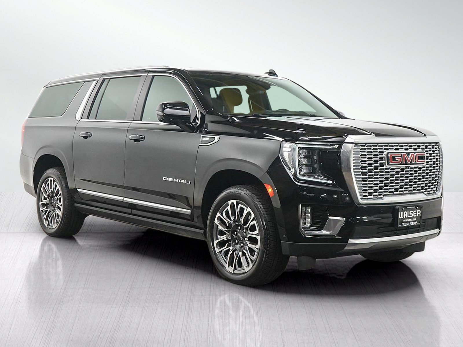 Used 2023 GMC Yukon XL Denali w/ Advanced Technology Package AWD/4WD image 7