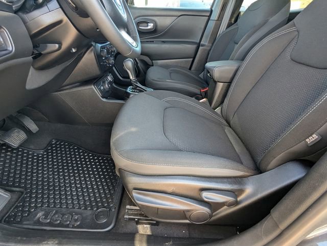 Used 2023 Jeep Renegade Altitude AWD/4WD image 15