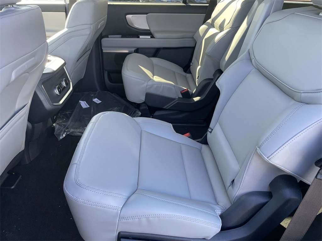 New 2026 Ford Expedition Active image 12