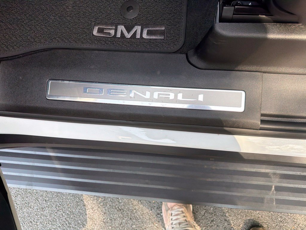 New 2026 GMC Yukon Denali w/ Denali Reserve Package AWD/4WD image 17