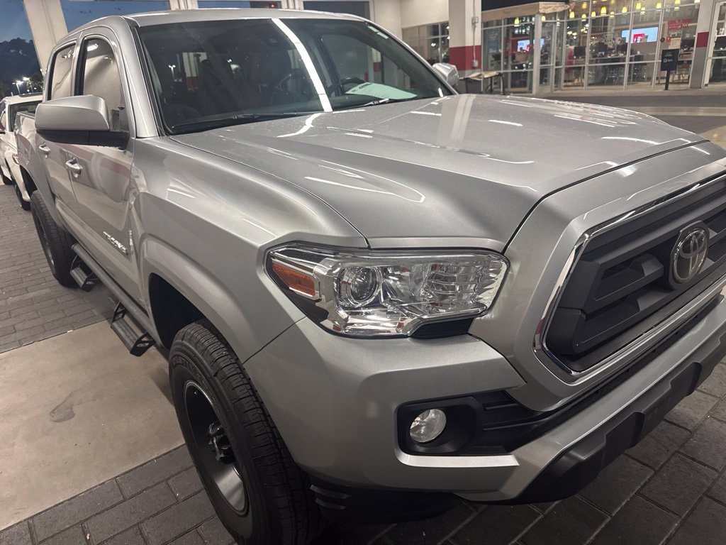 Used 2022 Toyota Tacoma SR5 RWD image 2