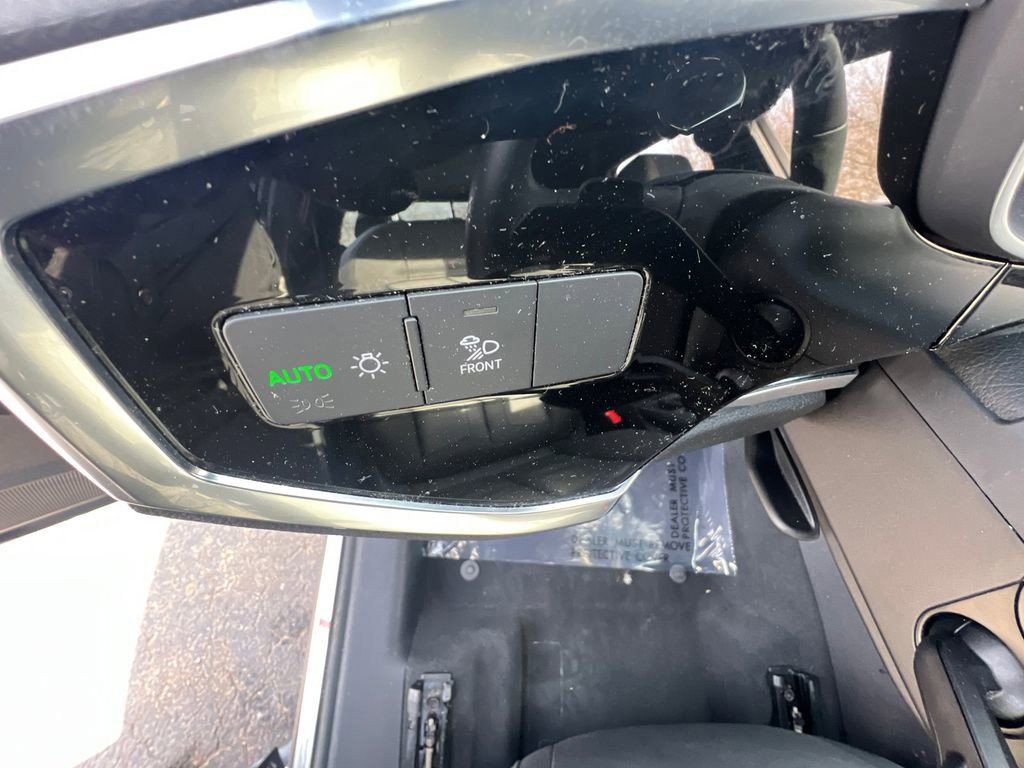 Used 2025 Audi Q3 2.0T Premium image 15