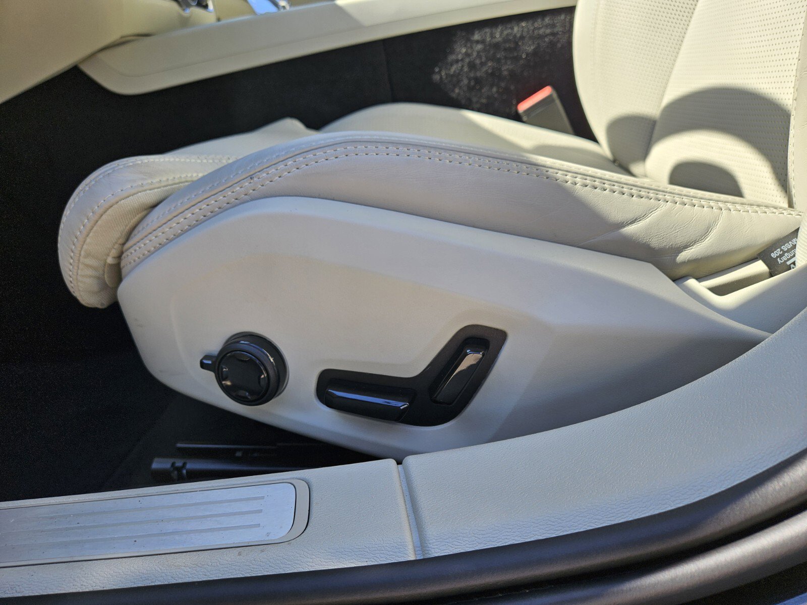 New 2025 Volvo V60 B5 Cross Country Ultra w/ Protection Package Premier image 7