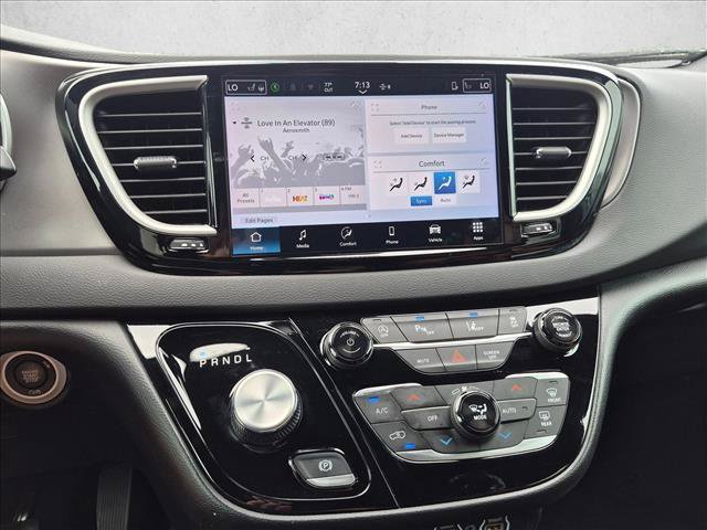 Used 2025 Chrysler Pacifica Select FWD image 9
