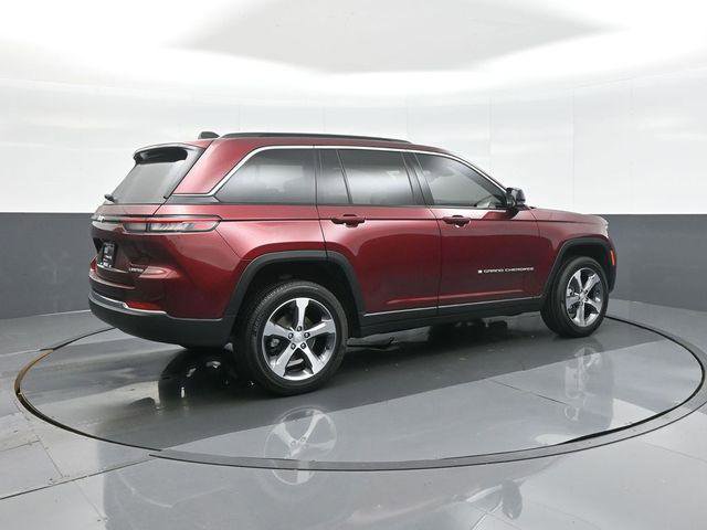 Used 2024 Jeep Grand Cherokee Limited AWD/4WD image 7