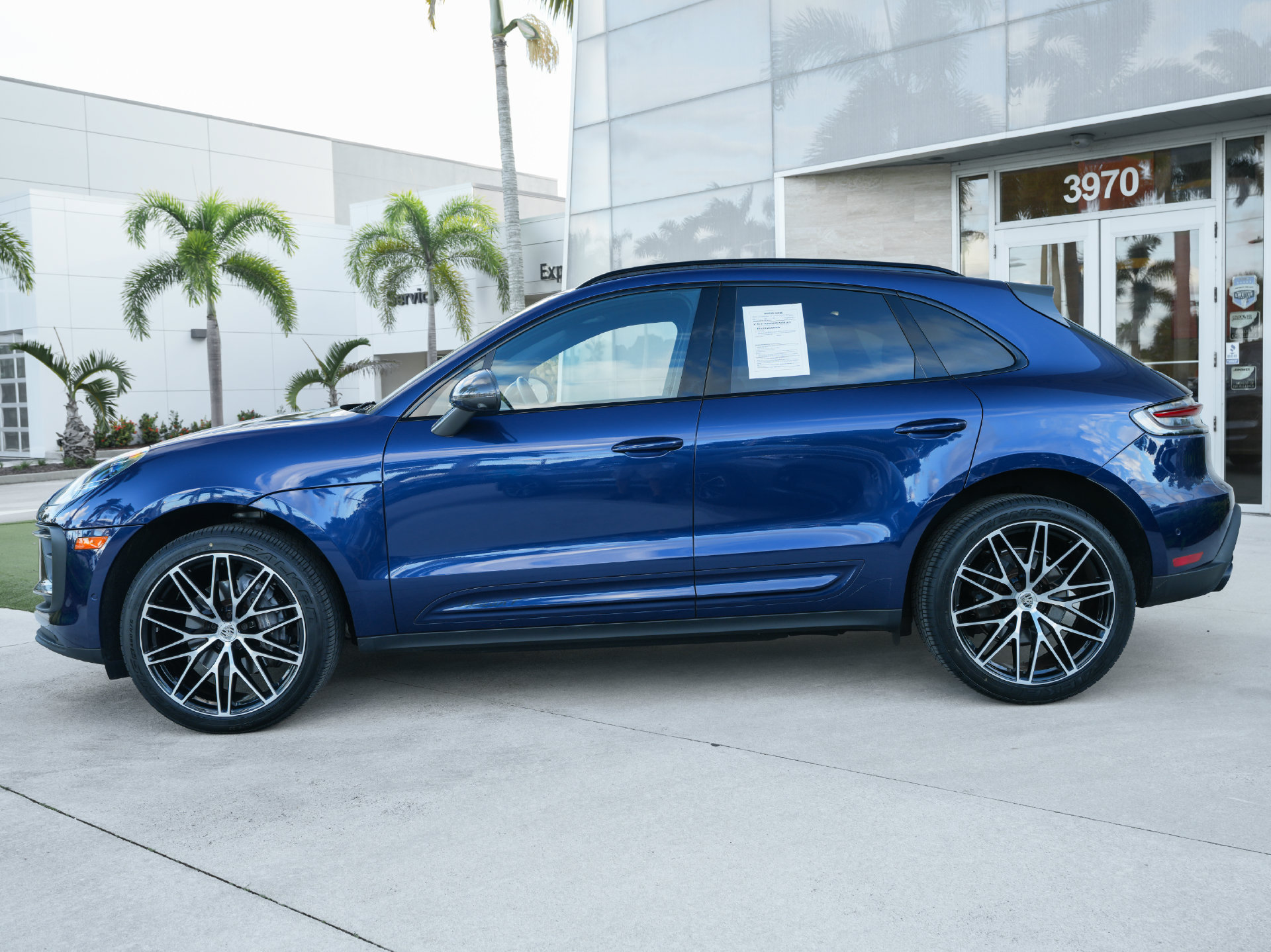 Used 2023 Porsche Macan Turbo AWD/4WD image 33