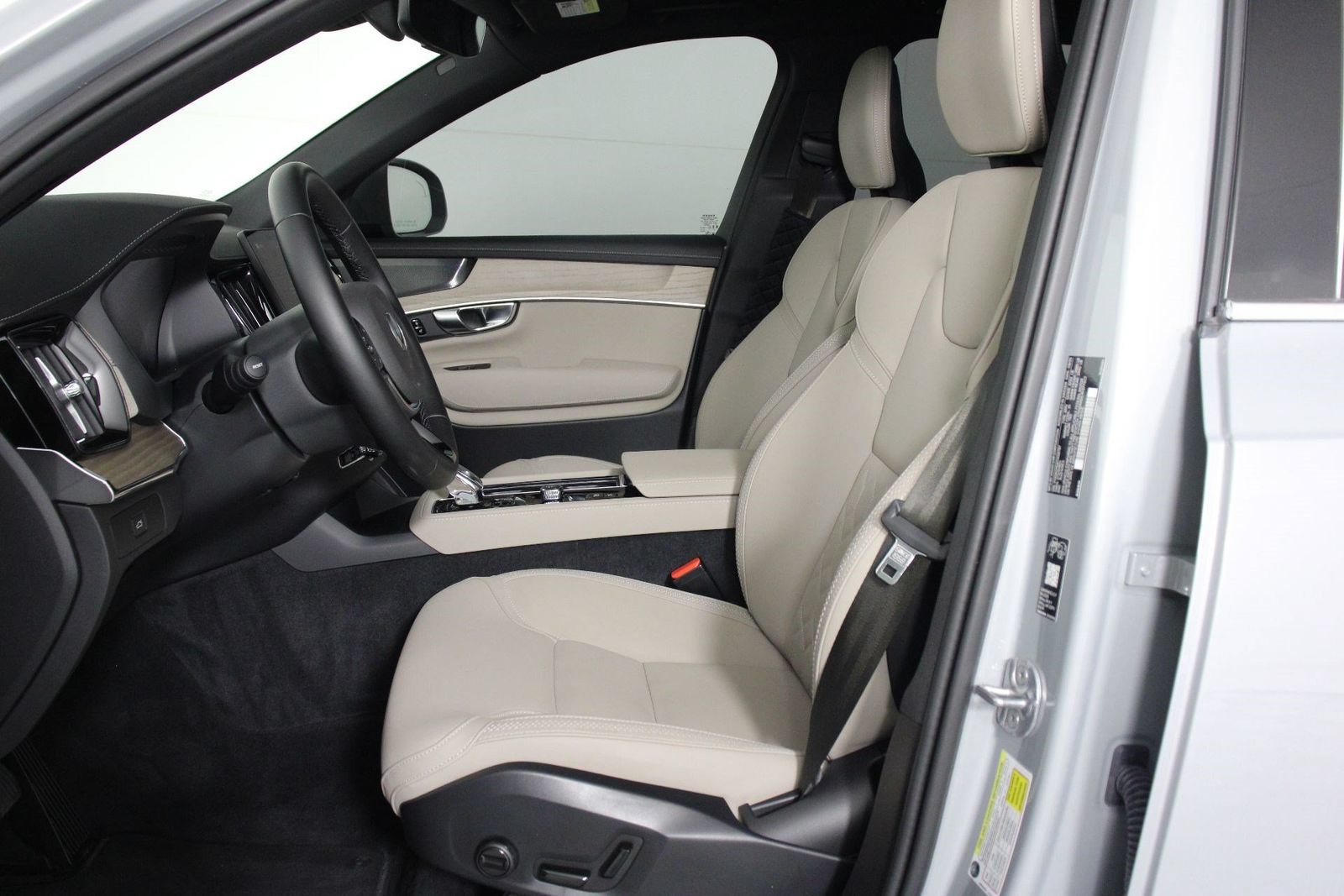 Certified 2026 Volvo XC90 B6 Plus w/ Protection Package Premier AWD/4WD image 31
