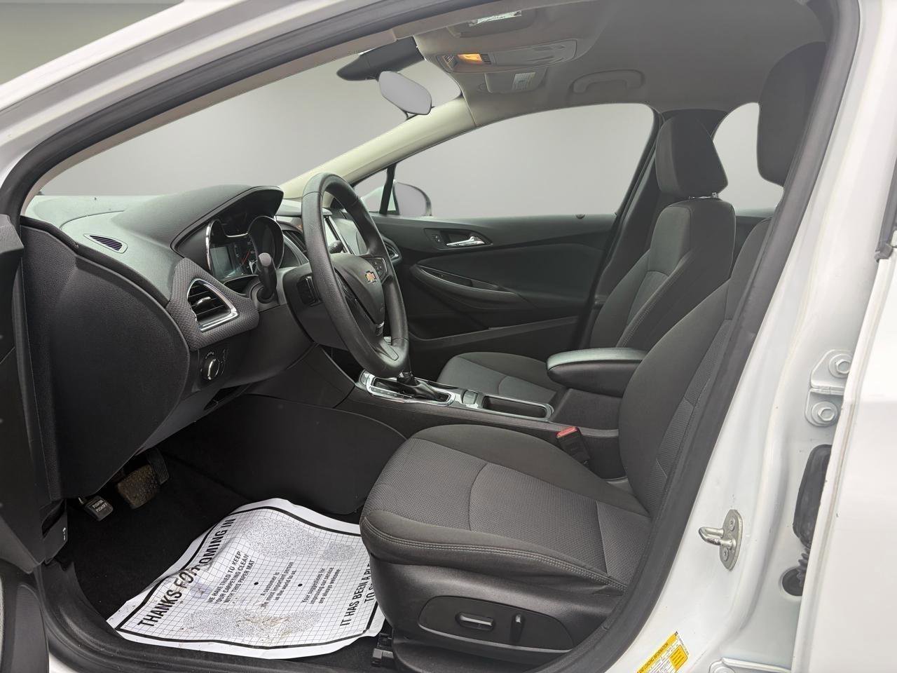 Used 2018 Chevrolet Cruze LT w/ Convenience Package FWD image 10