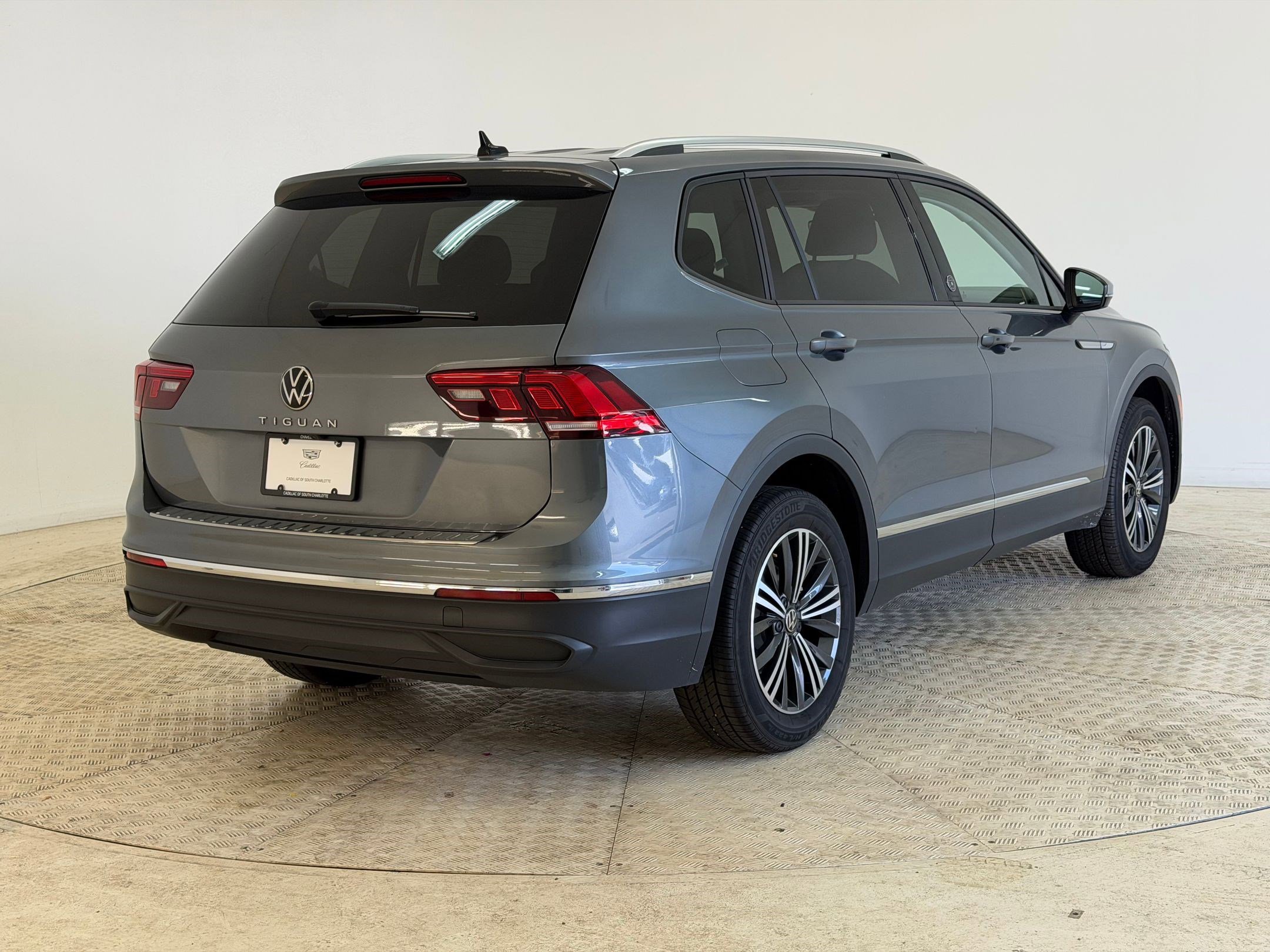 Used 2024 Volkswagen Tiguan Wolfsburg Edition image 9