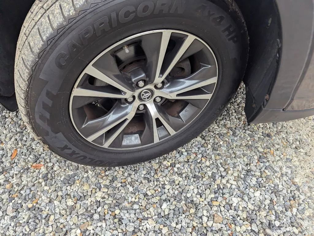 Used 2017 Toyota Highlander Plus AWD/4WD image 26