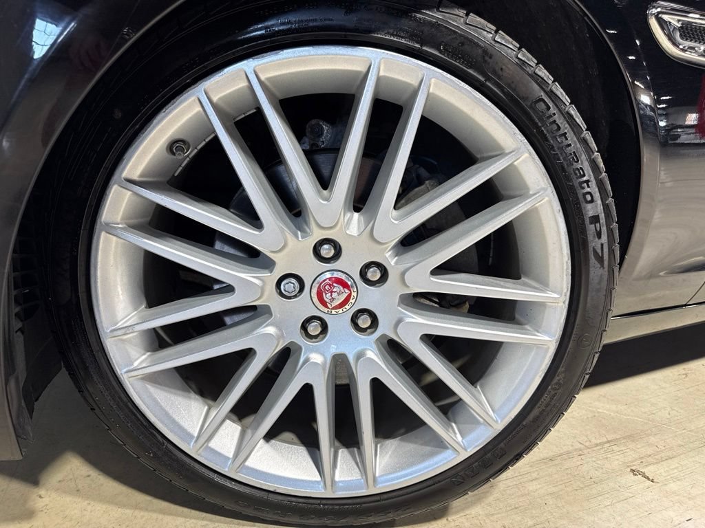 Used 2017 Jaguar XF Prestige AWD/4WD image 2