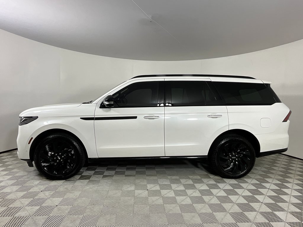Used 2025 Lincoln Navigator Reserve w/ Jet Appearance Package image 2