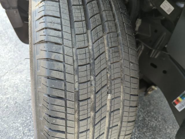 Certified 2025 Nissan Frontier SV image 44