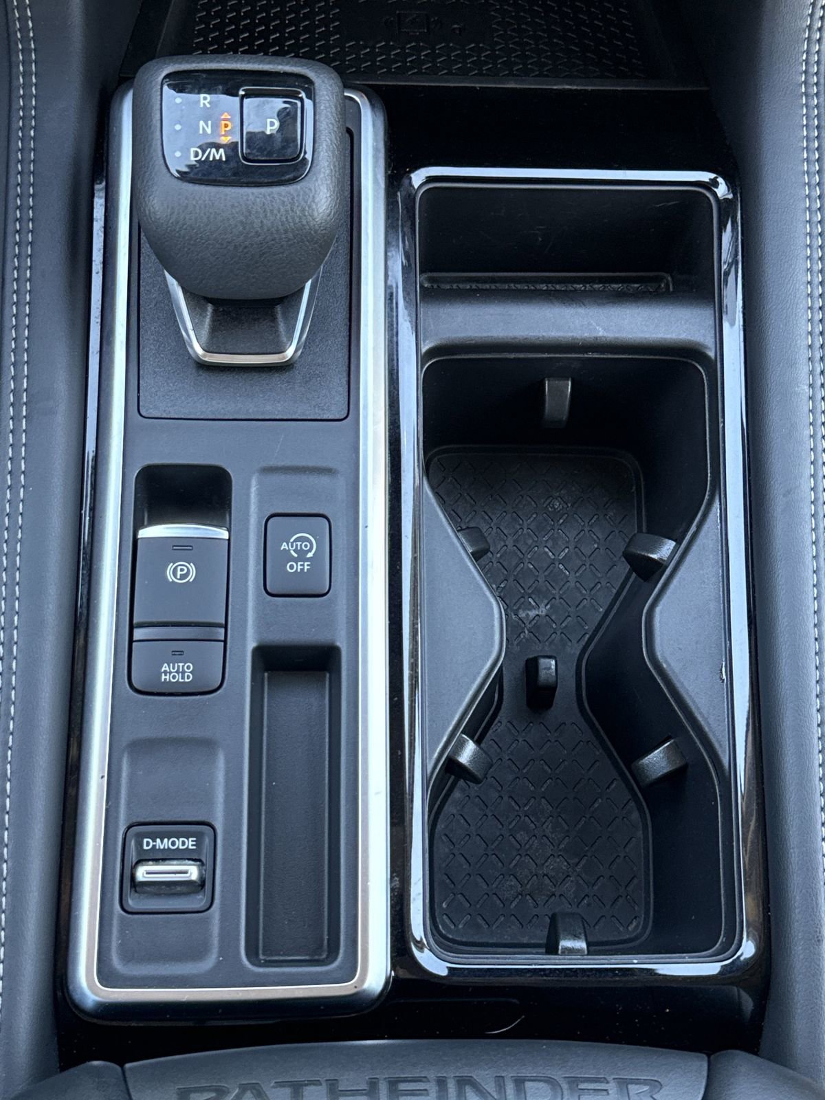 Used 2024 Nissan Pathfinder Platinum image 34