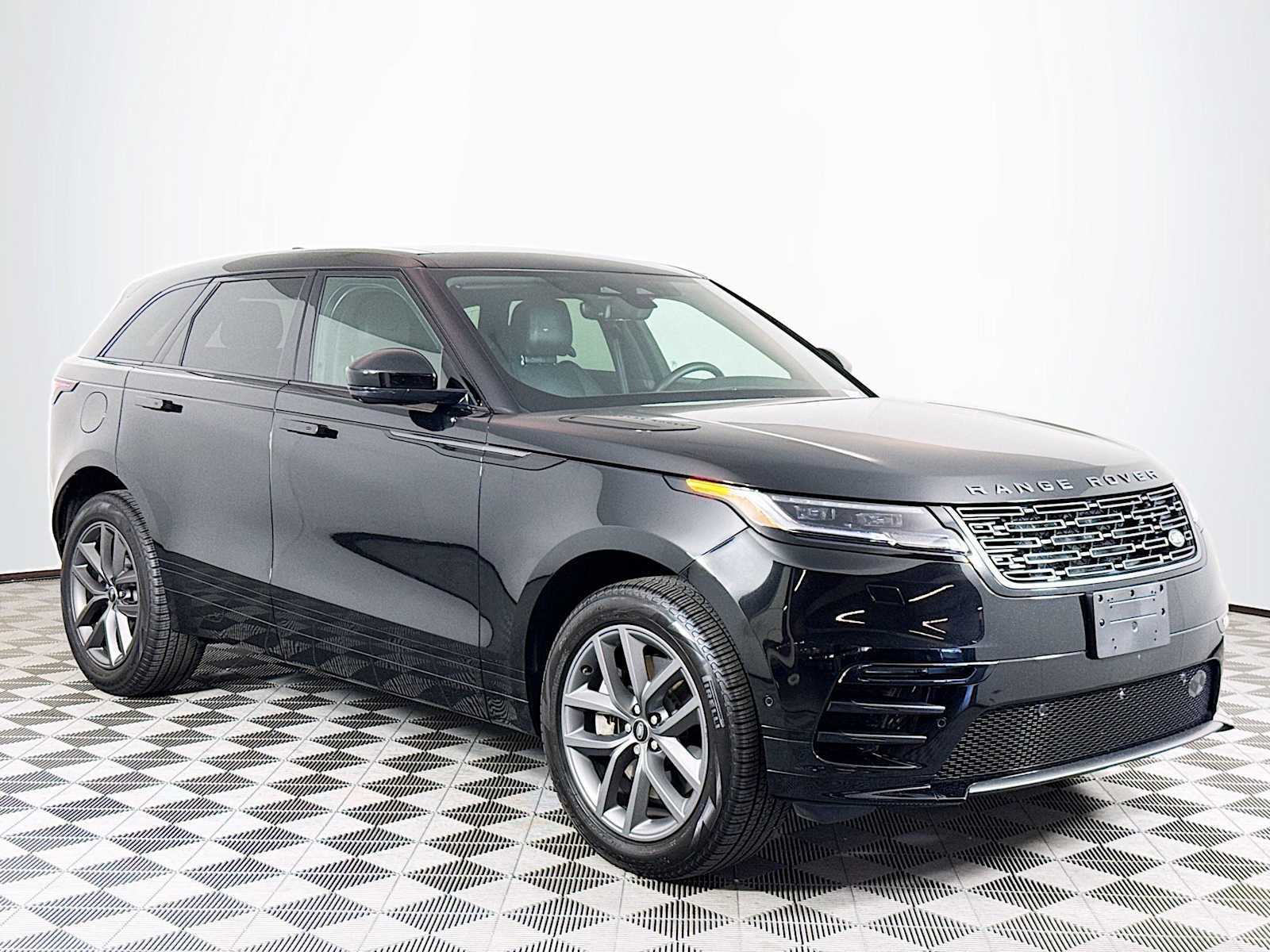 Used 2026 Land Rover Range Rover Velar Dynamic SE AWD/4WD image 3