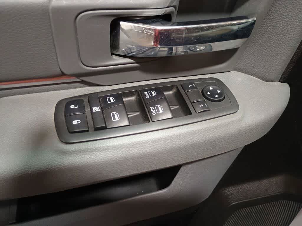Used 2019 RAM 1500 Classic SLT AWD/4WD image 7