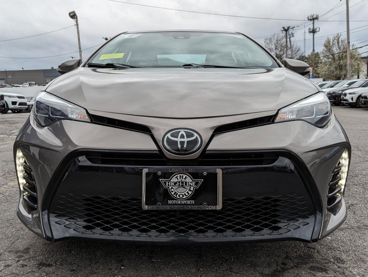Used 2017 Toyota Corolla SE w/ SE Premium Package FWD image 4