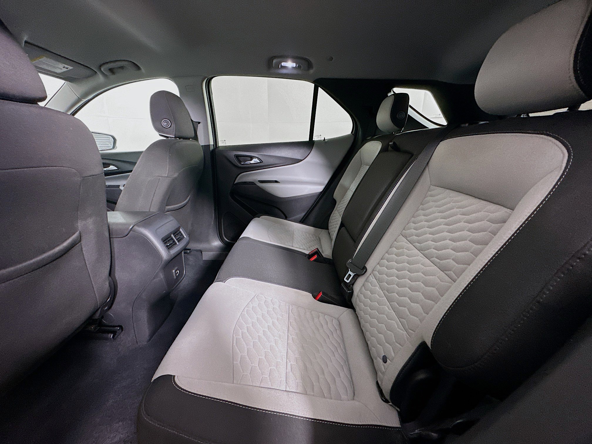 Used 2019 Chevrolet Equinox LS w/ LS Convenience Package image 27