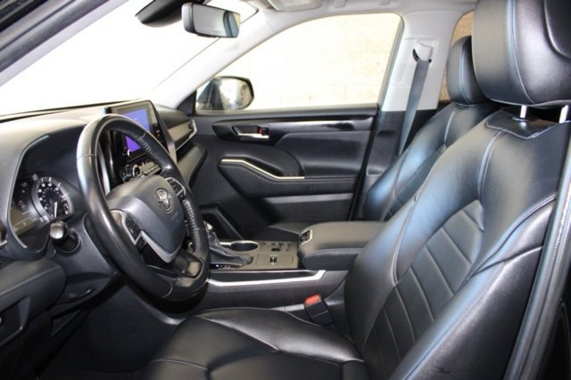 Used 2023 Toyota Highlander L image 16