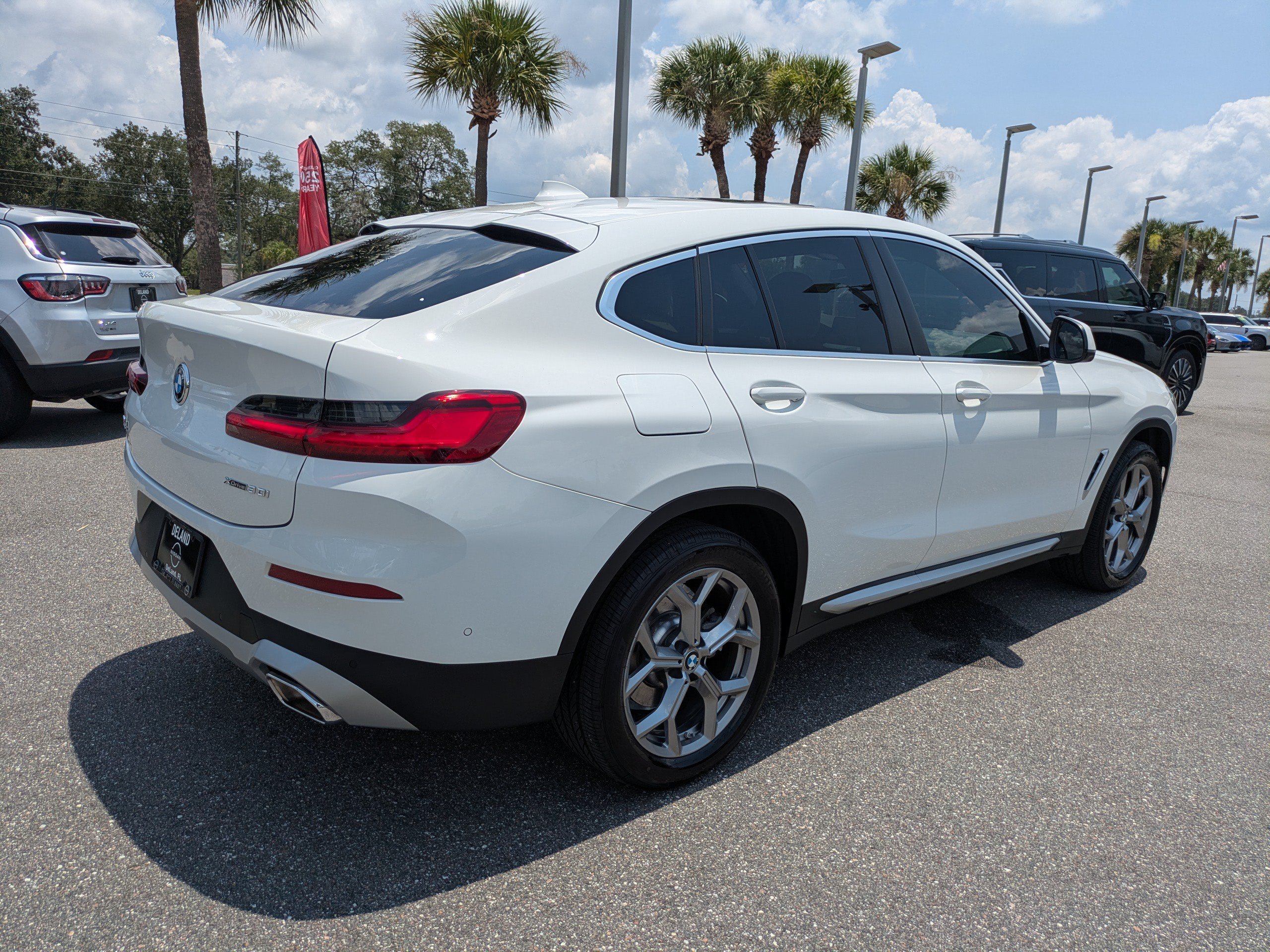 Used 2025 BMW X4 xDrive30i w/ Convenience Package AWD/4WD image 4